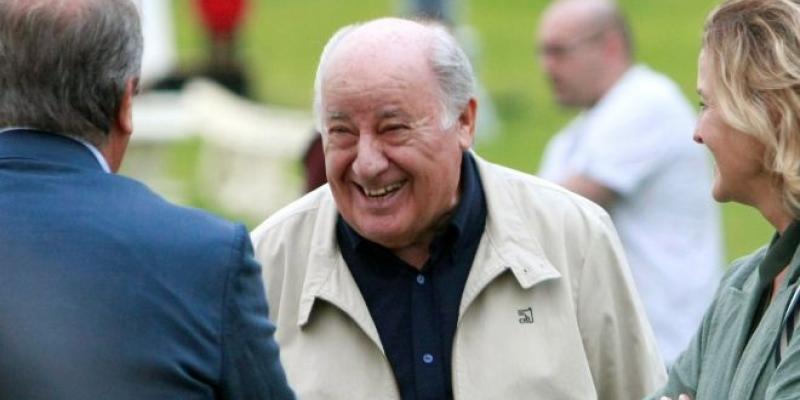 Amancio Ortega ha aumentado su fortuna de 55.100 a 77.000 millones en el último año Amancio Ortega aumenta su fortuna pero cae al undécimo puesto de los millonarios de Forbes
