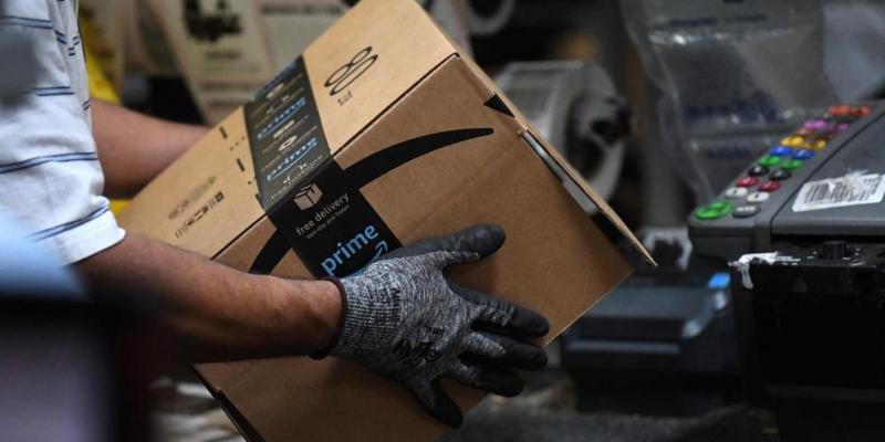 Amazon bloquea los envíos de productos que no sean de primera necesidad o básicos.