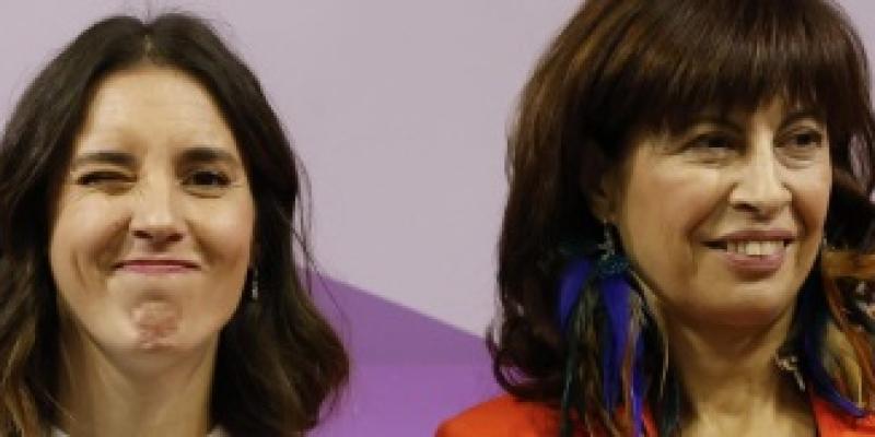 La ya exministra de Igualdad Irene Montero junto a la nueva ministra de Igualdad, Ana Redondo | EFE La ya exministra de Igualdad Irene Montero junto a la nueva ministra de Igualdad, Ana Redondo