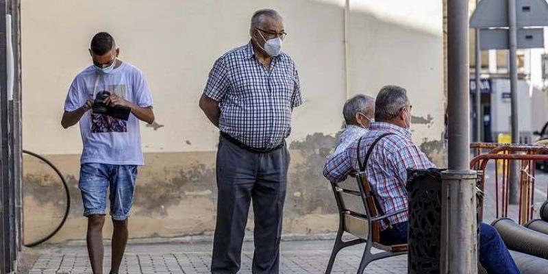 Aragón registra 122 brotes activos y 35 fallecidos en la última semana por coronavirus. Aragón registra 122 brotes activos y 35 fallecidos en la última semana.