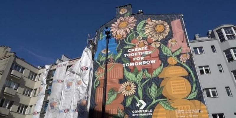 Los árboles en pintura/ Converse City Forest árboles en pintura, mural de Varsovia