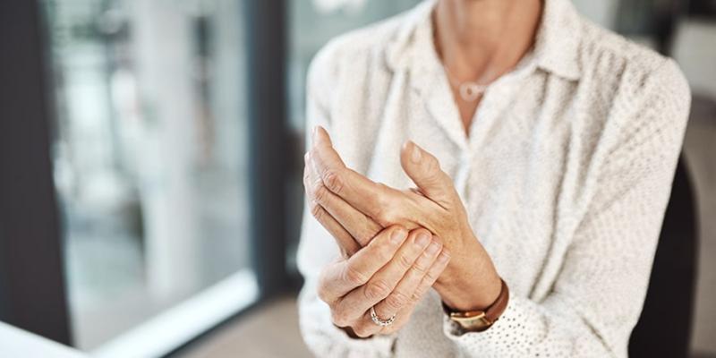 Imagen de una persona con artritis reumatoide/Lilly España ConArtritis lanza una nueva campaña