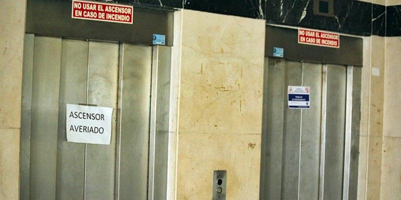 Unos ladrones dejan su botín en el ascensor debido a su elevado peso. ascensor