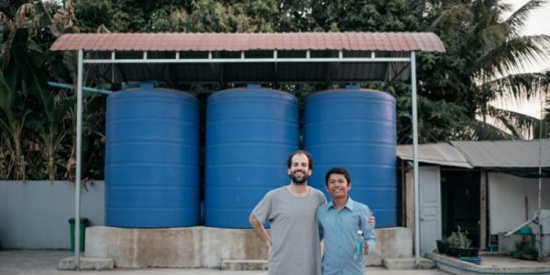 Tanques instalados por AUARA en el Hospital Materinad de Roká, en Camboya.