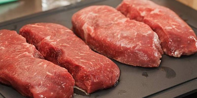 Imagen de filetes de carne roja/Okdiario El 75 % de la población española consume entre una y cuatro raciones de carne