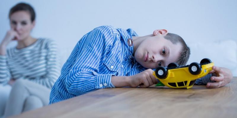 Imagen de archivo sobre el autismo Niño con autismo
