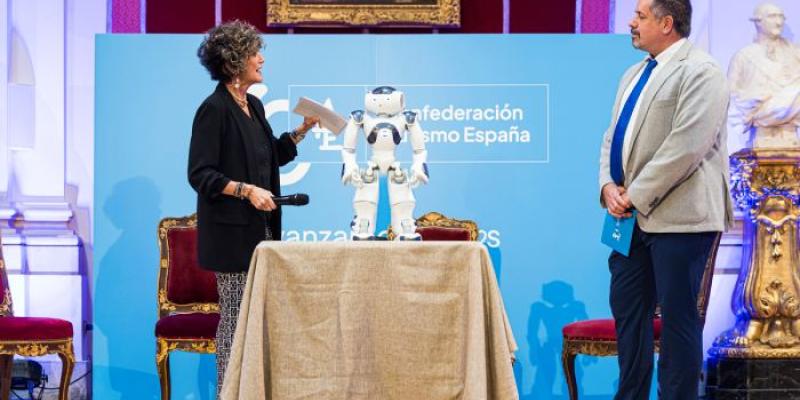 Participantes en el acto, durante la mesa redonda | Foto de Autismo España Participantes en el acto, durante la mesa redonda