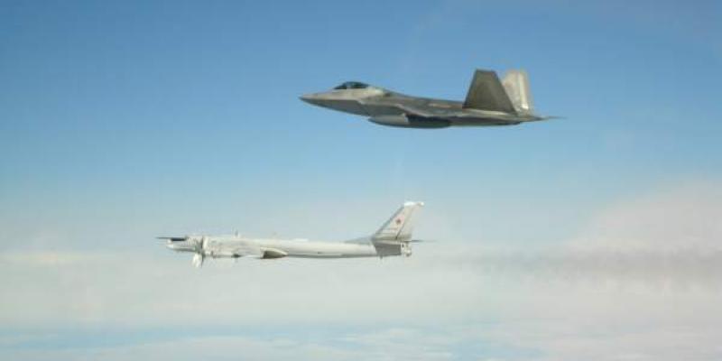 Estados Unidos intercepta seis aviones rusos cerca de Alaska. aviones rusos