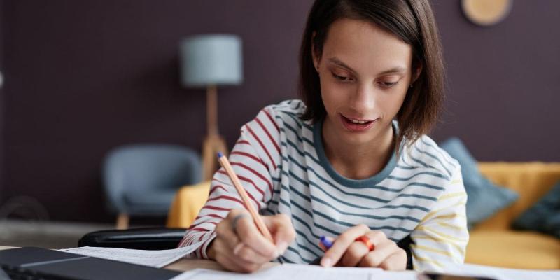 Imagen de una alumna/VIBES Noticias Nuevas becas escolares para alumnos con discapacidad