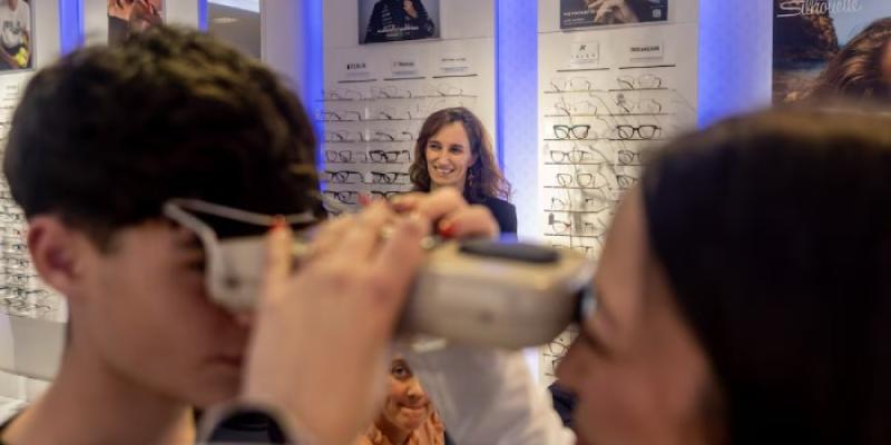 niño graduándose la vista