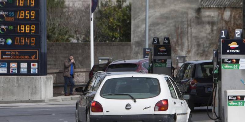 Gasolinera de Tui, España/ EFE Portugueses aprovechando ayudas al precio combustibles en España