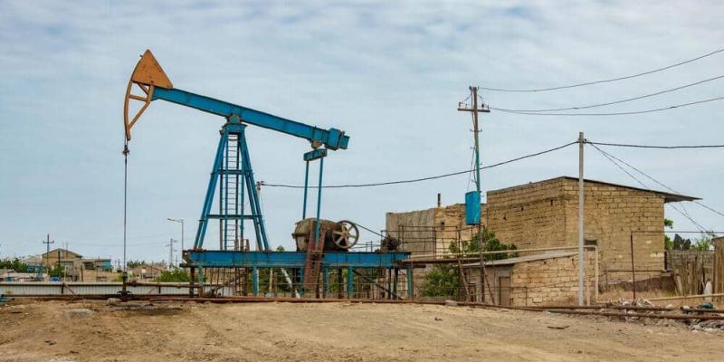 Imagen de una plataforma de petróleo/RTVE Bakú y el petróleo