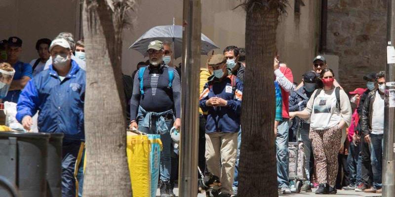 Los bancos de alimentos atienden a medio millón más de personas en las 'colas del hambre' Los bancos de alimentos atienden a medio millón más de personas
