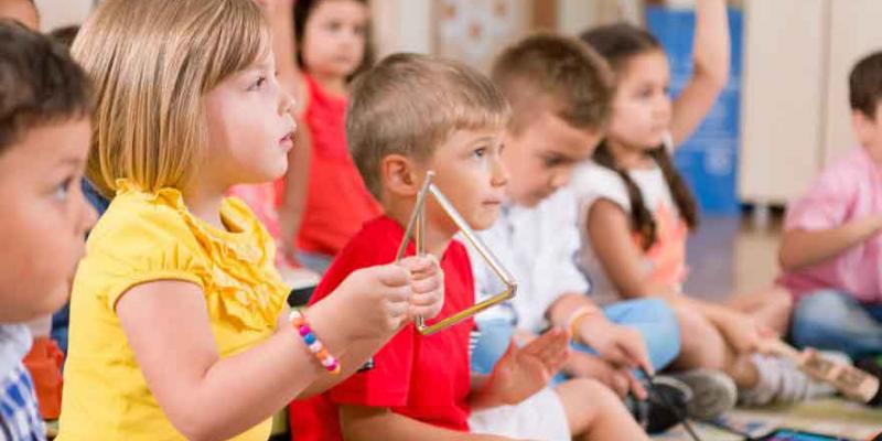 La beca infantil se amplía en la Comunidad de Madrid para llegar a más familias