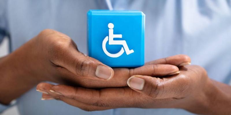 Símbolo discapacidad persona en silla de ruedas / Foto: Bigstock