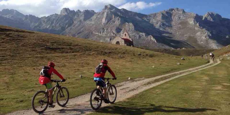 La bici es ideal para pasear en otoño