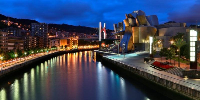 Bilbao - Foto: Envato Elements Bilbao de noche
