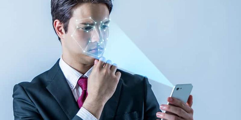 Imagen de una persona utilizando biometría facial/Kaspersky ¿Qué es la biometría?