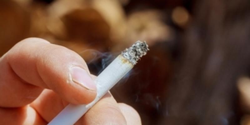 Imagen de un cigarro/envatoelements Beneficios de dejar de fumar