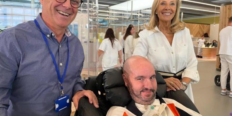 Ley ELA | Foto de Adela Jordi Sabaté, en una visita al Hospital Zendal de Madrid