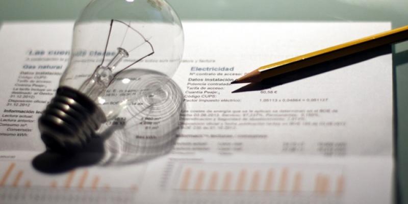 Más de 1,3 millones de personas se benefician del bono social eléctrico en España. Más de 1,3 millones de personas se benefician del bono social eléctrico en España.