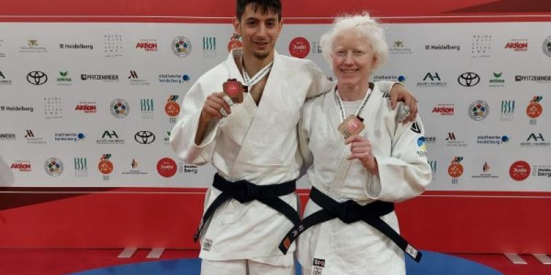 Marta y Daniel con sus medallas de bronce en el Gran Prix de Heidelberg | Foto de FEDC Marta y Daniel con sus medallas de bronce en el Gran Prix de Heidelberg