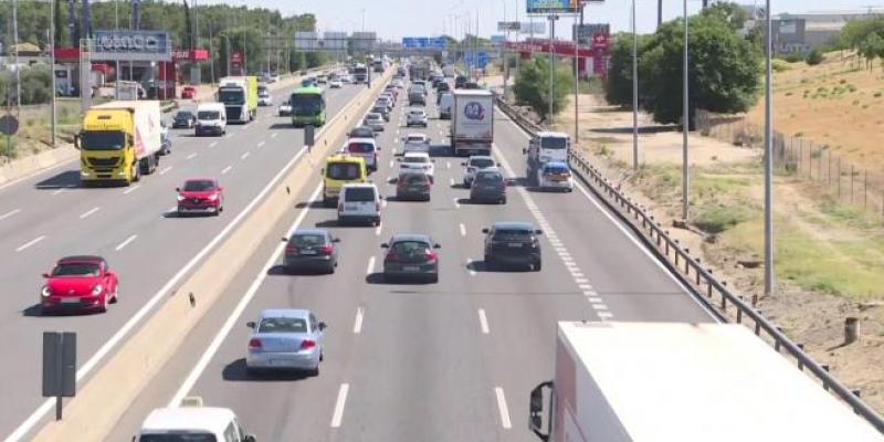 Tráfico denso en la A-4 en el primer día de la 'Operación Salida'