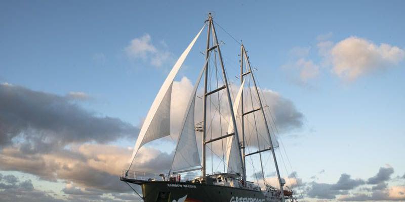 Greenpeace sigue luchando contra los combustibles fósiles/ Greenpeace Buque Rainbow Warrior que lucha contra los combustibles fósiles