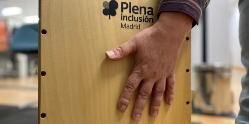 Cajón flamenco - Foto: Plena Inclusión Madrid Cajón flamenco