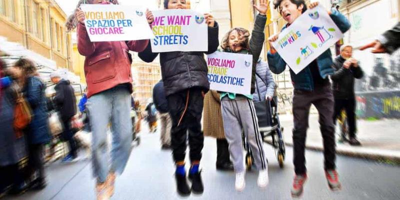 Imagen de una protesta de niños para luchar por calles limpias/Ecologistas en Acción Las organizaciones reclaman ccalles seguras y limpias