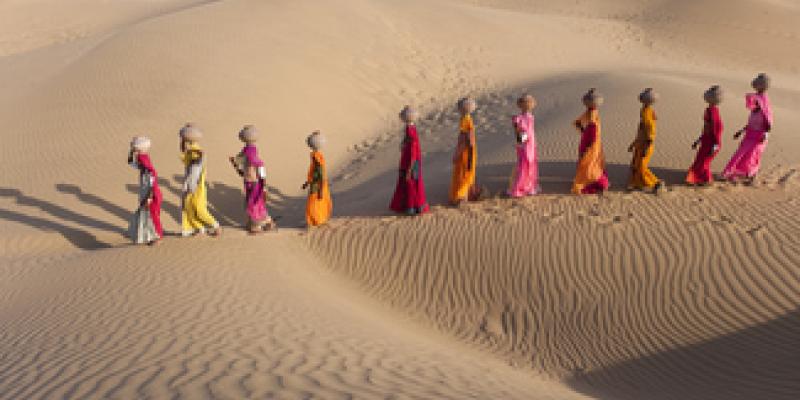 Imagen de mujeres buscando agua/envatoelements El cambio climático afecta a las mujeres en situación de pobreza