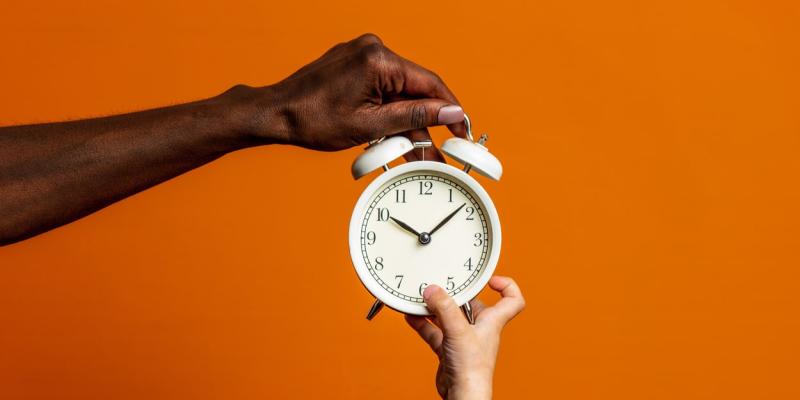 Imagen de un reloj/Envatoelements Cambio de hora y sus efectos