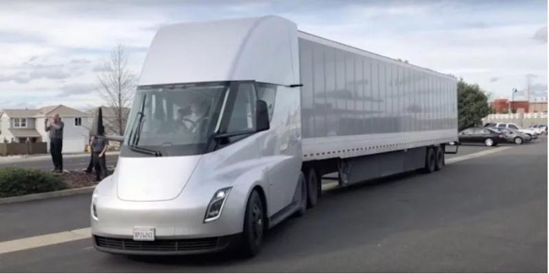 Camión eléctrico: el futuro de la sostenibilidad. Foto: Tesla El camión eléctrico de Tesla