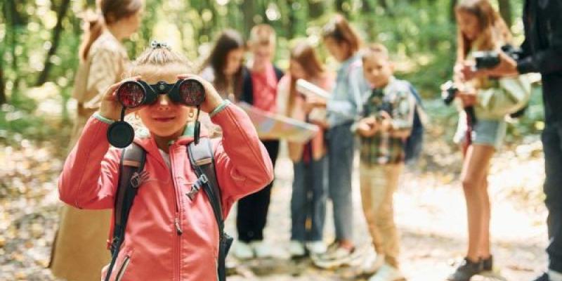 Un grupo de menores, en una excursión por el monte 