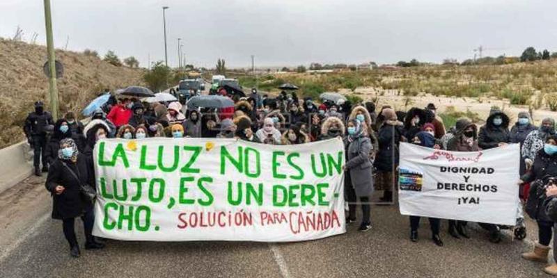 La Cañada Real sigue sin luz Manifestación en la Cañada Real