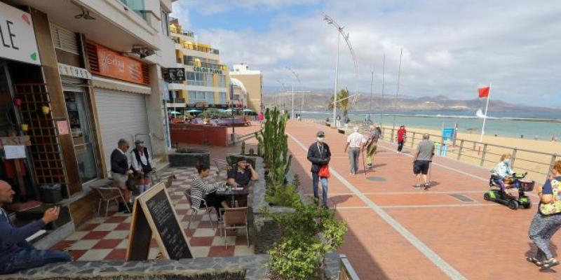 Una reunión familiar provoca el mayor brote de coronavirus registrado en Canarias.