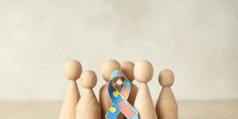 Imagen de unos muñecos con el símbolo del cáncer/Envatoelements Investigación del cáncer hereditario