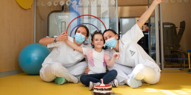 Imagen de la celebración de Fundación Unoentrecienmil/unoentrecienmil.org La Fundación Unoentrecienmil cumple un año exitoso