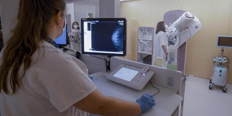 Imagen de una científica/El Periódico Varios científicos descubren avances para el cáncer de mama