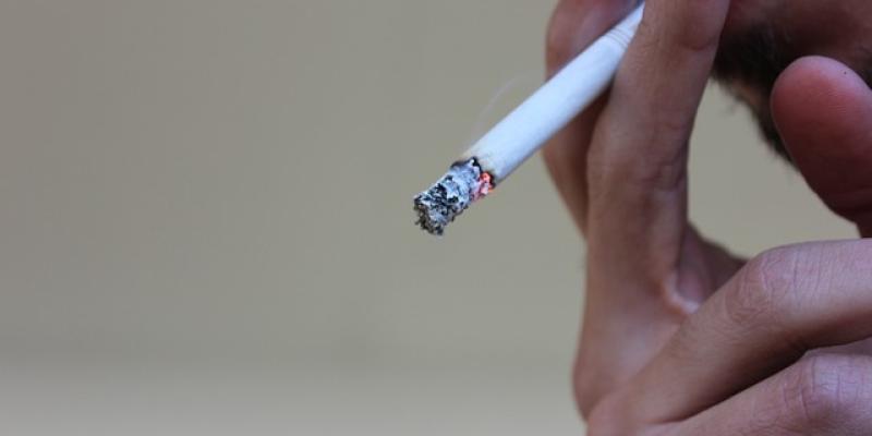 Imagen de una persona fumando/Pixabay Varios tipos de cáncer crecerán este 2024