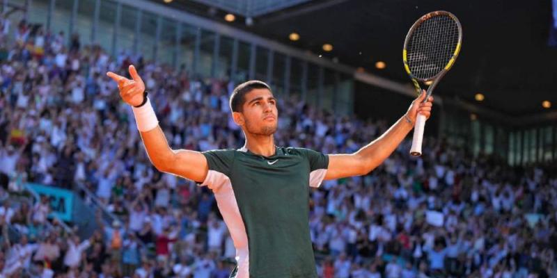 Carlos Alcaraz en el Mutua Madrid Open - @MutuaMadridOpen Alcaraz celebrando una victoria