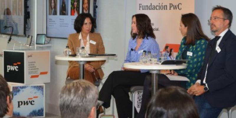 Miembros de la Fundación PwC en una rueda de prensa sobre voluntariado