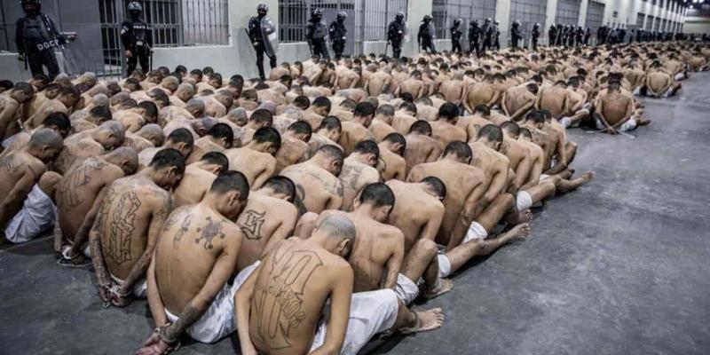 Imagen de presos en el Cecot/RFI El Cecot, la megacárcel de El Salvador