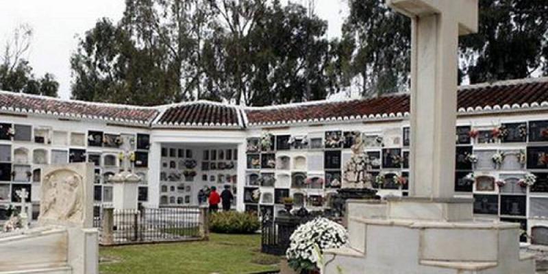 Granada digital Imagen de niños en un cementerio/ Granada digital