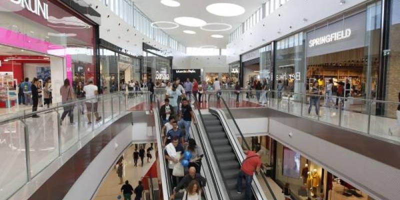 Interior de un centro comercial Interior de Centro Comercial / Diario de Almería