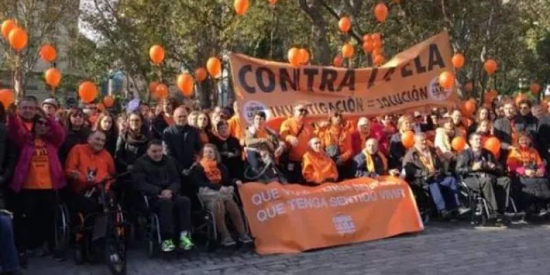 Imagen de archivo de personas, familiares y afectados de ELA en la denominada 'Caminata por la vida' para pedir más investigación / FACEBOOK RETO TODOS UNIDOS Imagen de archivo de personas, familiares y afectados de ELA en la denominada 'Caminata por la vida' para pedir más investigación.