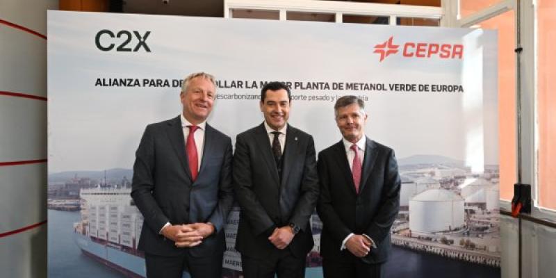 Foto oficial de la colaboración entre CEPSA y C2X para el metanol verde