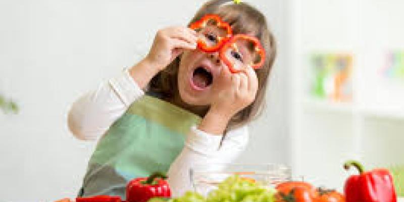 Imagen de una niña/Yo Me Cuido Alimentos saludables para el cerebro de los niños
