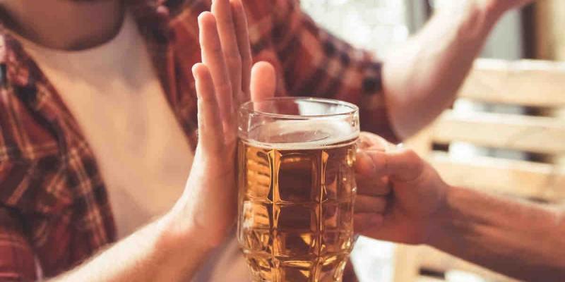 El alcohol daña al hígado Lo que bebes engorda: el vino, la cerveza y los combinados
