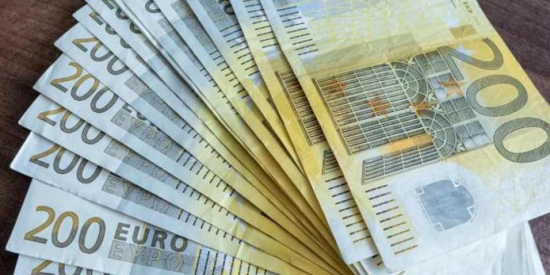 Imagen de billetes de 200 euros/Lainformación Nuevo cheque de 200 euros aprobado por el Gobierno